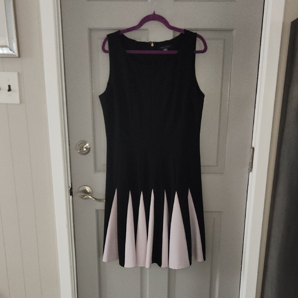 Tommy Hilfiger Black and White Seamed Midi Dress w/Godet Hemline Sz. 16